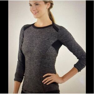 Lululemon Base Runner gray and black long sleeved running pull over Small